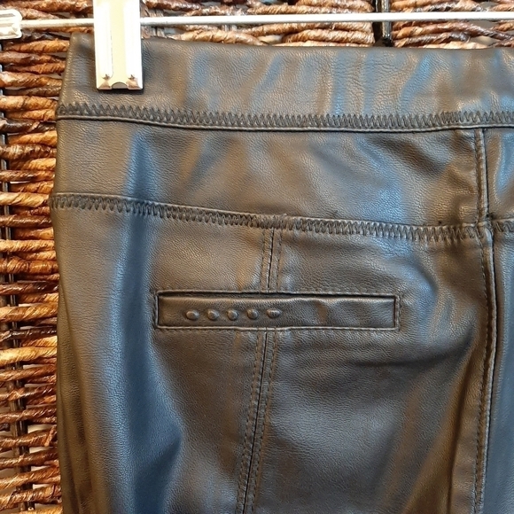 BLANK NYC Faux Leather Pull On Leggings Grunge Moto Biker Motorcycle Black 24 - Picture 3 of 5